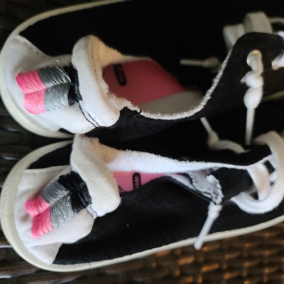 Size 3 Black Girls Tennis Shoes by Wonder Nation Non-Marking - Picture 5 of 5